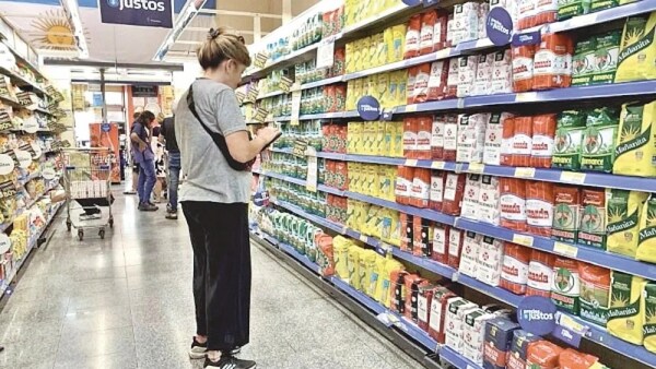 LA INFLACIÓN ROZA 140% EN ARGENTINA A DÍAS DE LOS COMICIOS