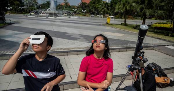La Nación / Eclipse solar: cómo verlo sin dañar la vista