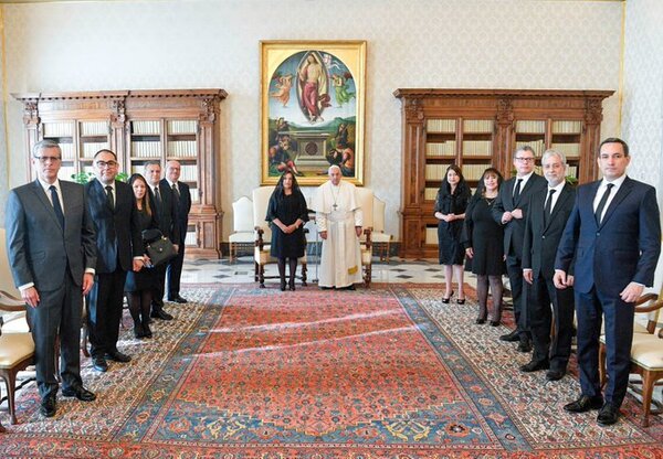 Francisco recibió a la presidenta de Perú en el Vaticano