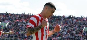 Versus / "Pipino" Cuevas defendió con todo a Miguel Almirón