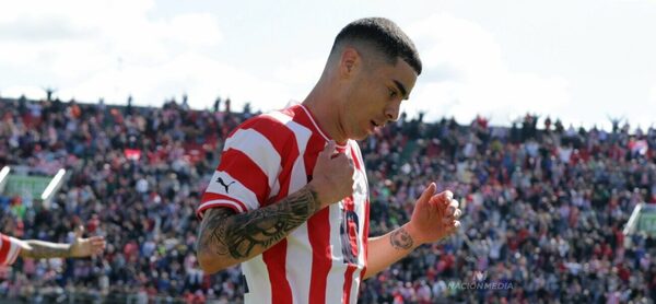 Versus / "Pipino" Cuevas defendió con todo a Miguel Almirón