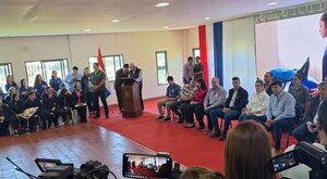 Peña se compromete en conseguir recursos de Itaipú para financiar obra en el Cenade de Encarnación - Política - ABC Color