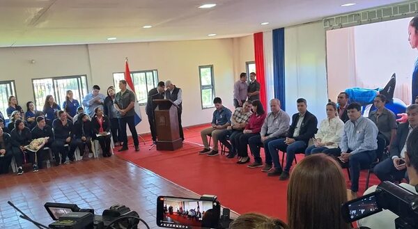 Peña se compromete en conseguir recursos de Itaipú para financiar obra en el Cenade de Encarnación - Política - ABC Color