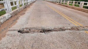 Deterioro de puente pone en riesgo a transeúntes en Horqueta