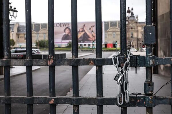 Evacuaciones del Louvre y Versalles en pleno temor a nuevo atentado islamista en Francia - Mundo - ABC Color