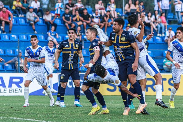 Versus / ¡Con uno basta y sobra! Trinidense borró al campeón Ameliano