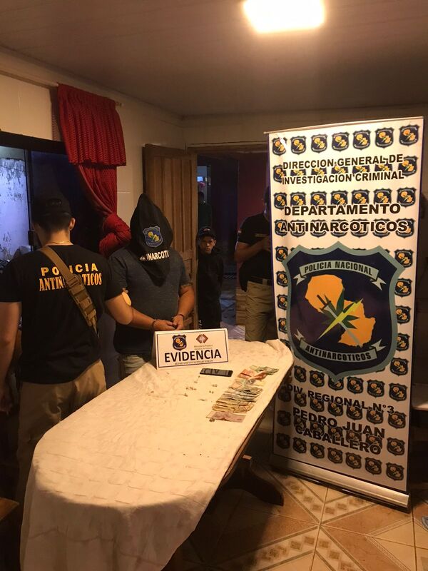 Antinarcóticos detiene a supuesto microtráficante en el barrio San Blas - Radio Imperio 106.7 FM