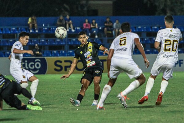 Guaraní festejó su aniversario con avance en la copa Paraguay - La Tribuna