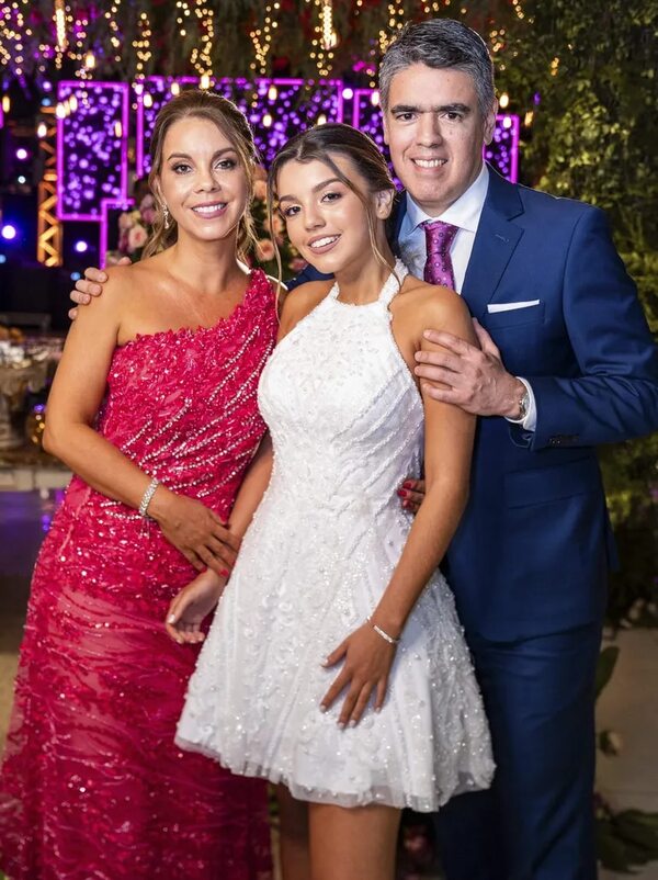 Ana Paula Alarcón Silva celebró sus 15 años - Sociales - ABC Color