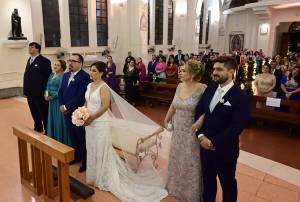 Larissa Zamphirópolos y Pascual Aquino se casaron - Sociales - ABC Color