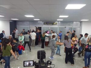 Video: segundo grupo de paraguayos retornó al país desde Israel  - Nacionales - ABC Color