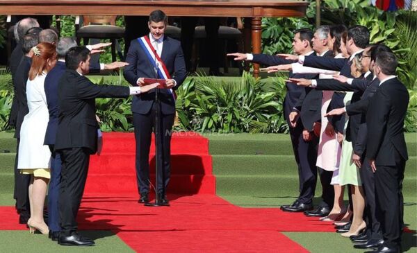 Entre zorros y erizos: Un análisis preliminar del gobierno de Santiago Peña - Informatepy.com