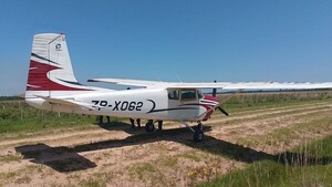 Ñeembucú: Detienen a piloto jubilado tras aterrizaje forzoso de avioneta sin licencia