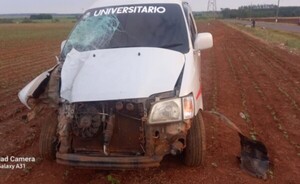 Motociclista muere tras ser embestido por un furgón