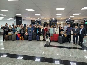 Diario HOY | Nuevo arribo desde Israel: 21 paraguayos llegan a casa