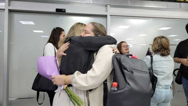 Segundo grupo de paraguayos evacuados de Israel llegaron este domingo al país
