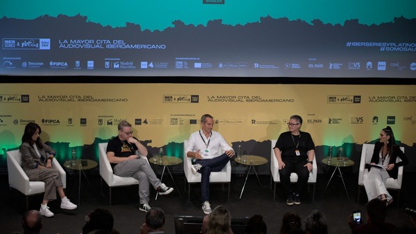 ¡Lu Sapena moderó charlas sobre “10 años de los Premios Platino” en Madrid! - trece
