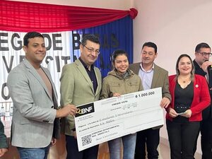 Gobernación de San Pedro entrega becas a universitarios - Nacionales - ABC Color