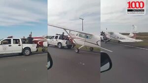 Ñeembucú: Avioneta se quedó sin combustible y patrullera la “remolcó” | 1000 Noticias