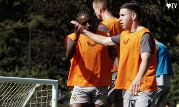 Gary O’Neill avisa que a Enso González “aún le falta” para debutar en la Premier League