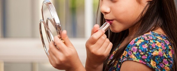 Utilizan tacones y se maquillan: pediatra advierte sobre la hipersexualidad infantil - trece