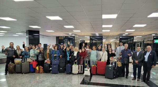 Nuevo arribo desde Israel: 21 paraguayos llegan a casa - Noticiero Paraguay
