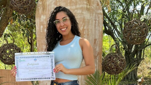Rosy Alderete salió mejor egresada en curso de oratoria