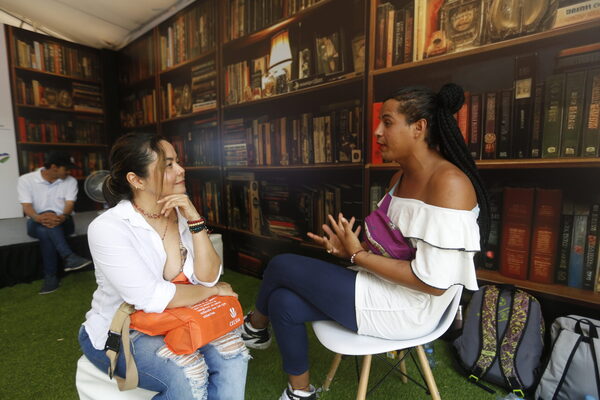 "Libros humanos" dignifican y resignifican las historias de habitantes de calle en Cali - MarketData