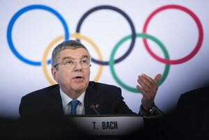 Miembros del COI piden un cambio en la normativa para que Bach continúe al frente