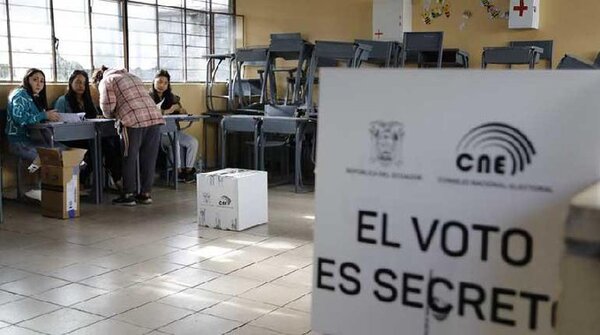 Concluye la votación presidencial de Ecuador
