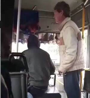 [VIDEO] Buscan a guarda que empujó a pasajero por un 300'i
