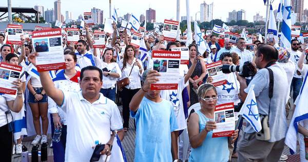La Nación / Marchan en la Costanera en repudio al terrorismo