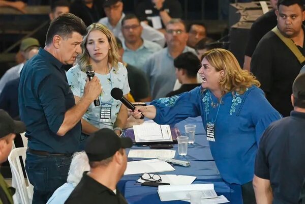 Con cúpula cartista y en quiebra, PLRA evoca gesta - Política - ABC Color