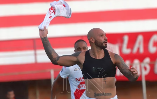 Versus / Dionisio ‘Loco’ Pérez suma experiencia a la Liga Carapegueña