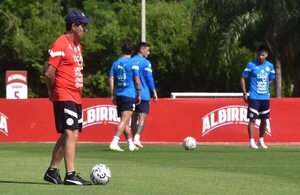 Selección paraguaya: conferencia y entrenamiento en la víspera de Bolivia - Selección Paraguaya - ABC Color