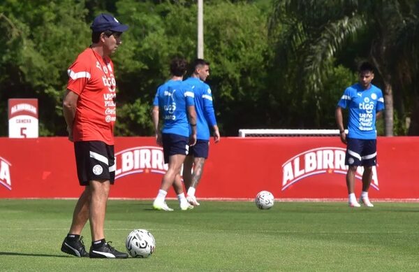 Selección paraguaya: conferencia y entrenamiento en la víspera de Bolivia - Selección Paraguaya - ABC Color