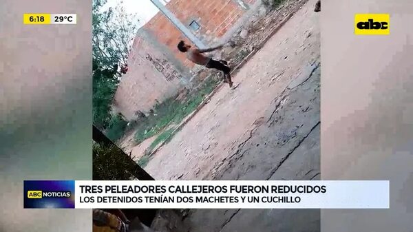 Video: tres peleadores callejeros fueron reducidos - ABC Noticias - ABC Color