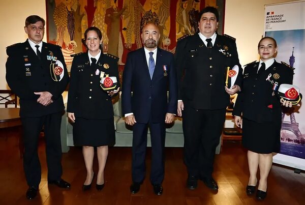 Brindis en honor a Bomberos Voluntarios del Paraguay - Sociales - ABC Color