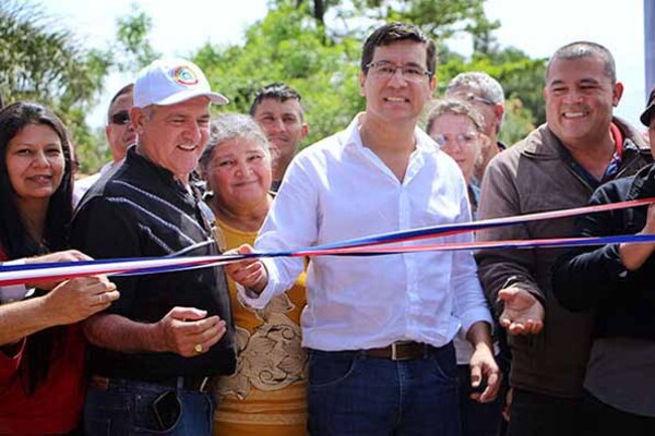 Gestión del intendente Cano inaugura empedrado de importante arteria de barrio Bella Vista de Hernandarias | DIARIO PRIMERA PLANA
