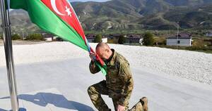 La Nación / Izan bandera de Azerbaiyán en Nagorno Karabaj