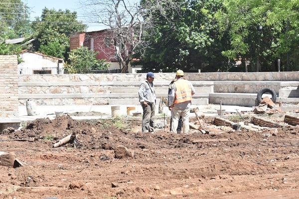 ¡Promesas incumplidas! Plaza Itay en Asunción sigue inconclusa tras dos años de inicio de obra