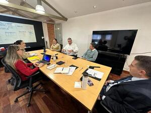 Ministro Villate recibió a representantes de Paracel para explorar posibles acciones conjuntas