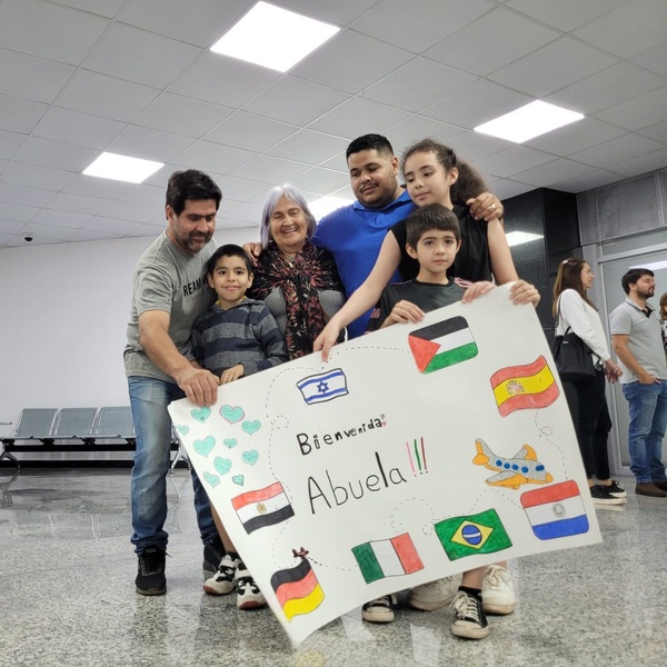 Unos 28 paraguayos arribaron desde Israel al Paraguay destaca director de Repatriados
