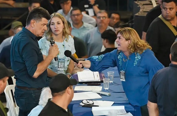 Festejos del PLRA en medio de la quiebra y el control cartista