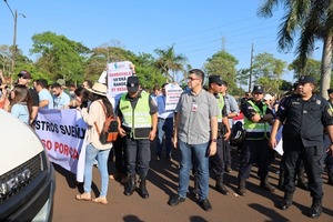 Diario HOY | Exseccionalero de Abdo (cerebro de concurso amañado) encabeza movilización frente a Itaipú