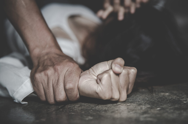 Malviviente robó y violó a una joven en su propia casa - Noticiero Paraguay
