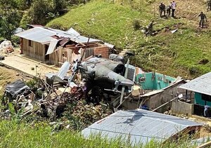 Vídeo: militares y civiles heridos tras accidente de un helicóptero en Colombia - Mundo - ABC Color