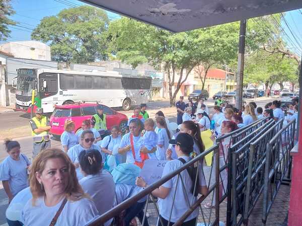 Familiares de reos de Tacumbú piden “paz para sus seres queridos en el penal” - trece