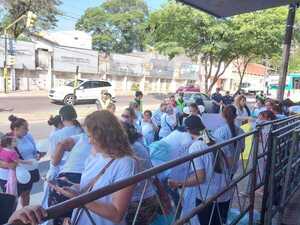Familiares de presos de Tacumbú se manifiestan frente al Ministerio de Justicia - Unicanal
