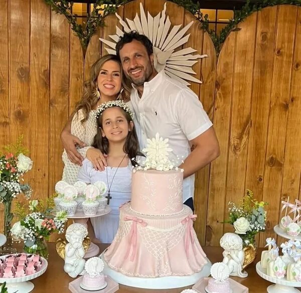 Paola Maltese vivió un finde muy emotivo, su segunda hija recibió la primera comunión - Gente - ABC Color